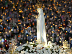 Procesión con la virgen de Fátima