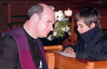 Sacerdote confiesa a un niño